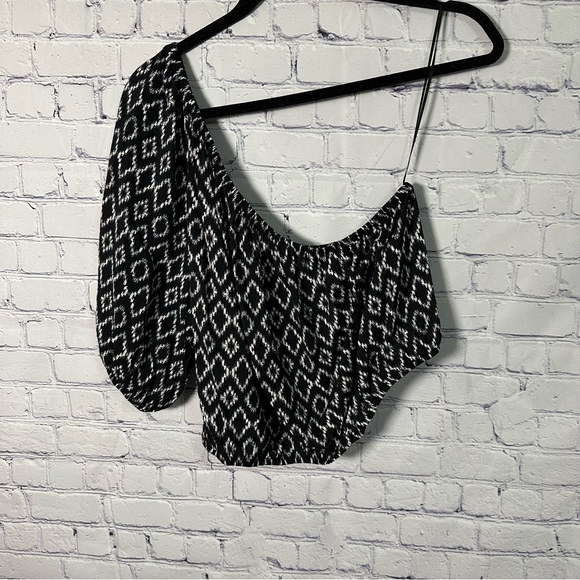 Banana Republic Tops - Banana Republic Black and White Geometric Blouse